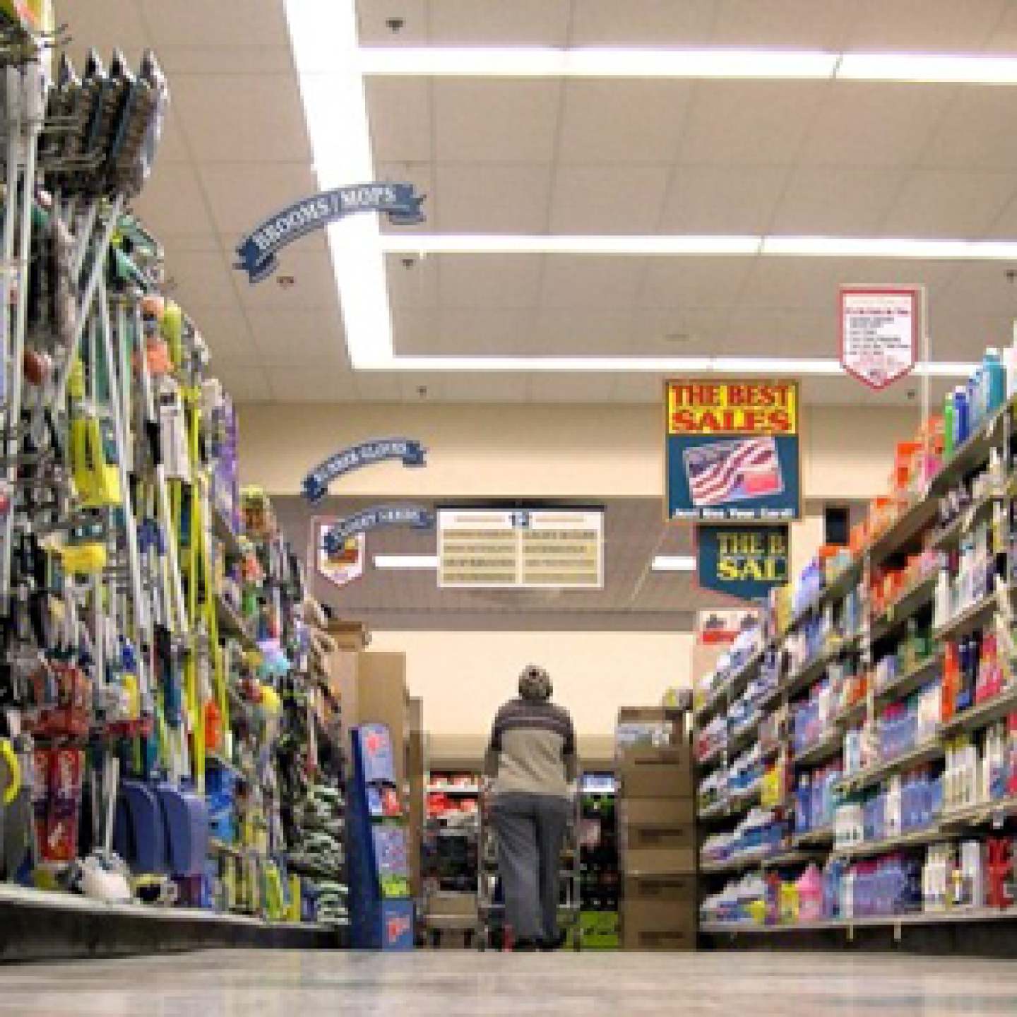 GroceryStore_LowAngle_ElizabethReisArticle_600px