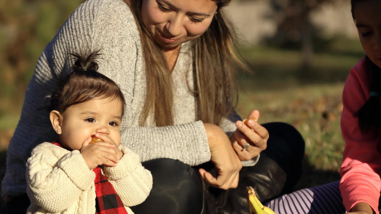 Mom-Child-Strawberry_Ban Chlorpyrifos