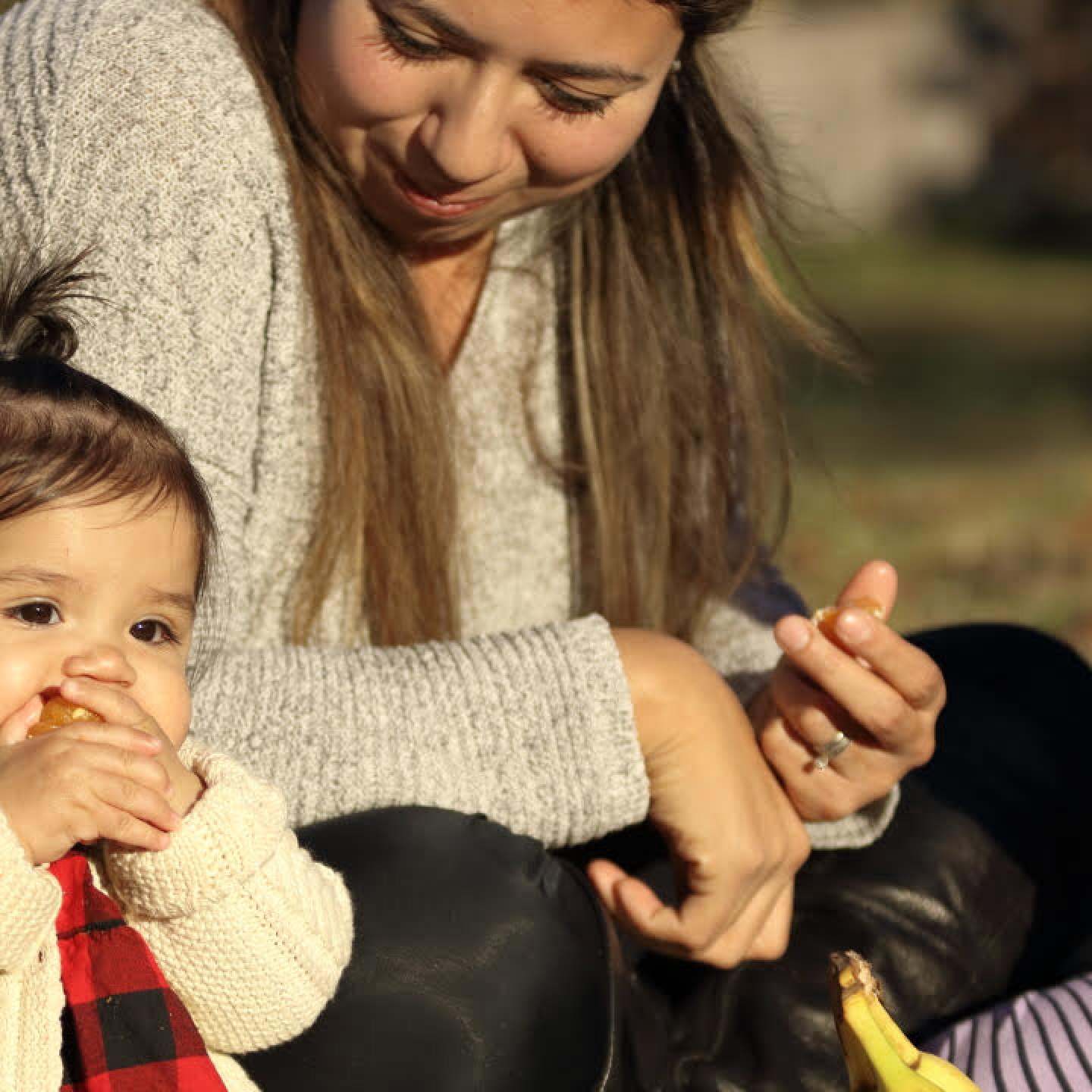 Mom-Child-Strawberry_Ban Chlorpyrifos